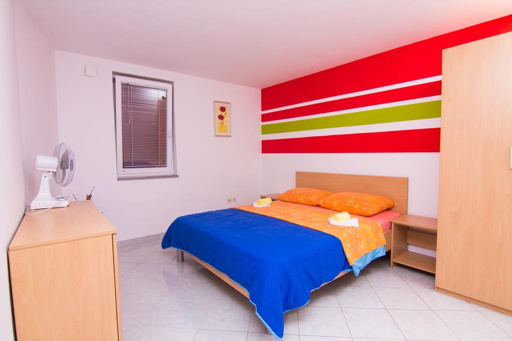 Apartmani Zuzic Krk Town Room photo